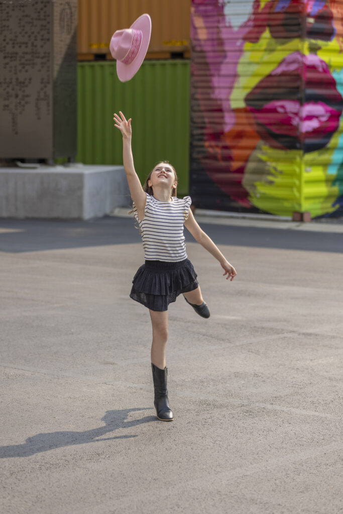 Tween empowerment course for photographers — confident tween girl smiling
