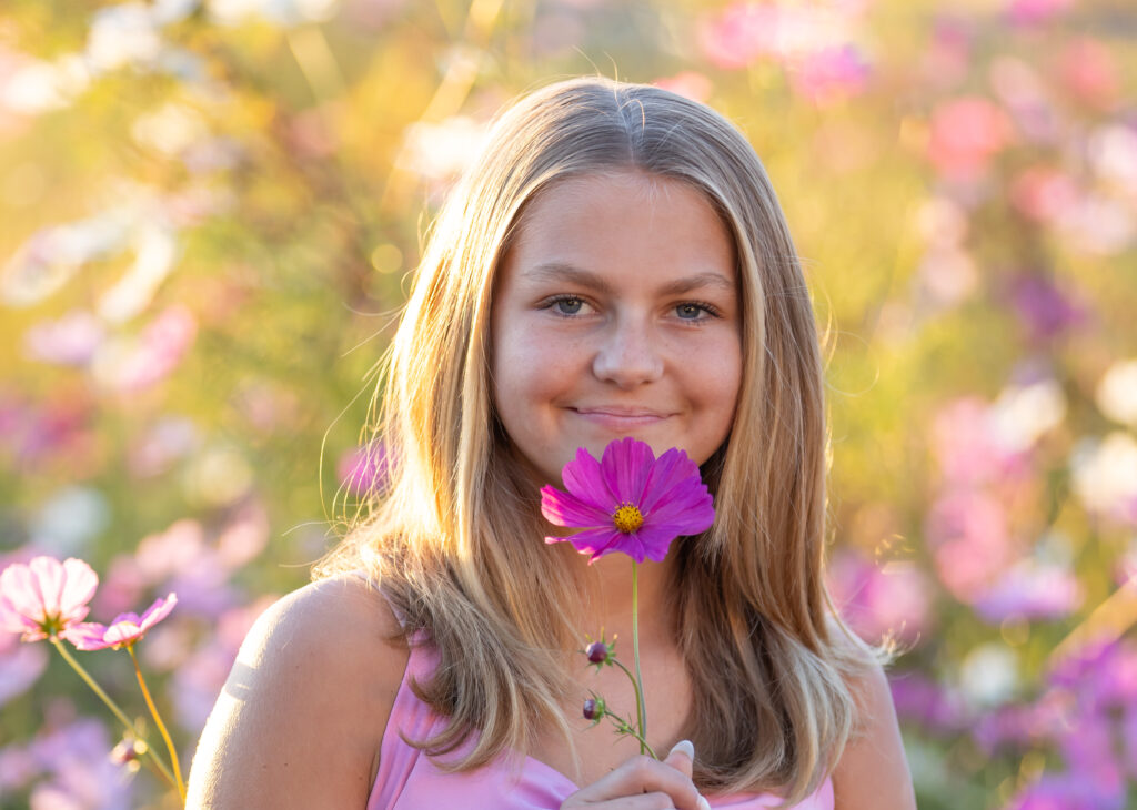 Tween empowerment course for photographers — confident tween girl smiling
